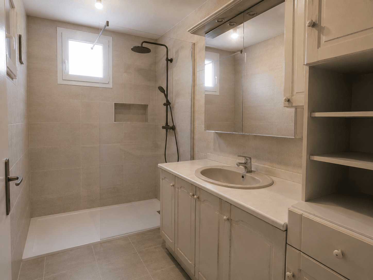Salle de bain adaptée et sécurisée réalisée par nos équipes