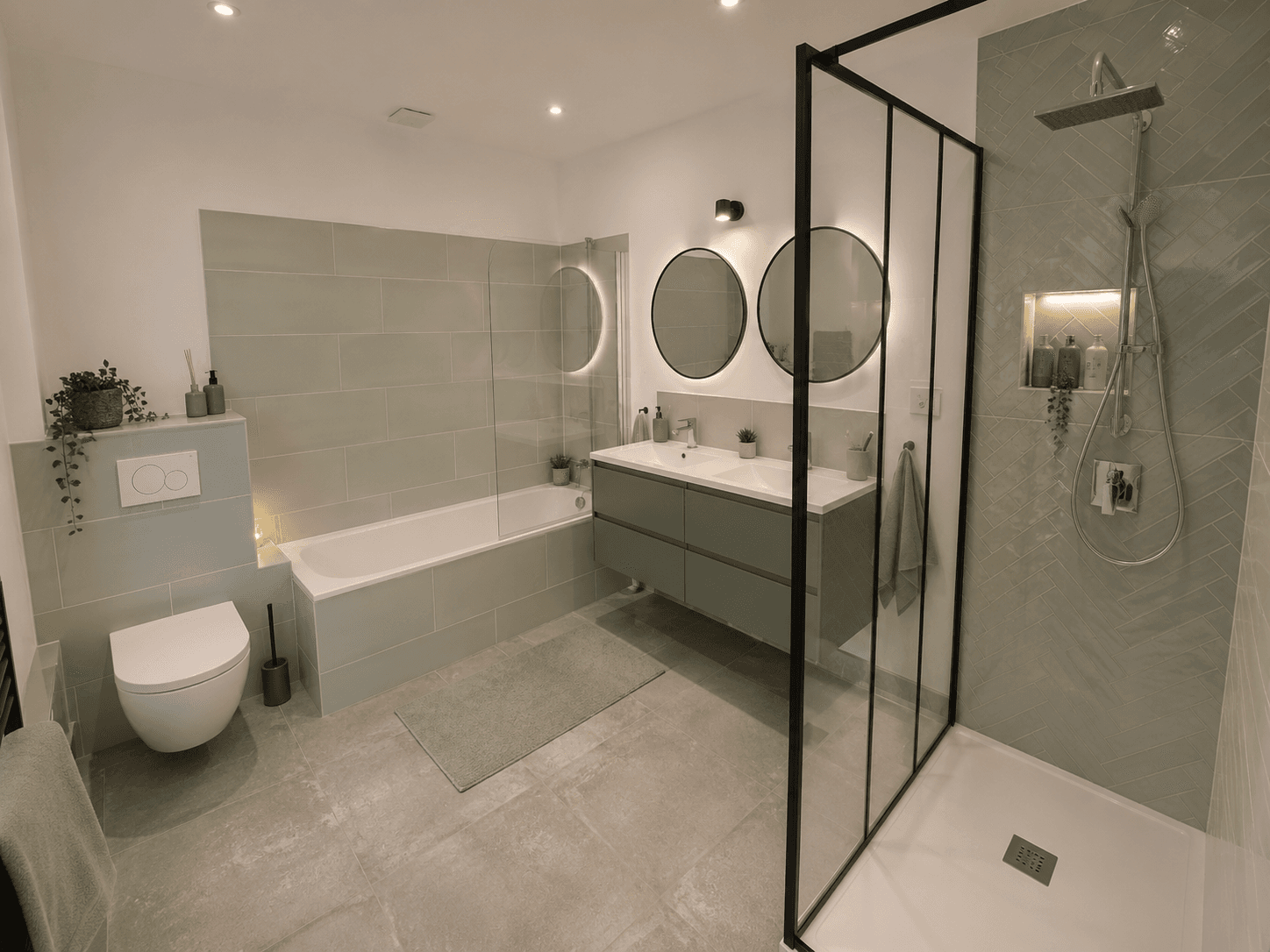 Salle de bain rénovée par RENOV FRANCE — réalisation 7